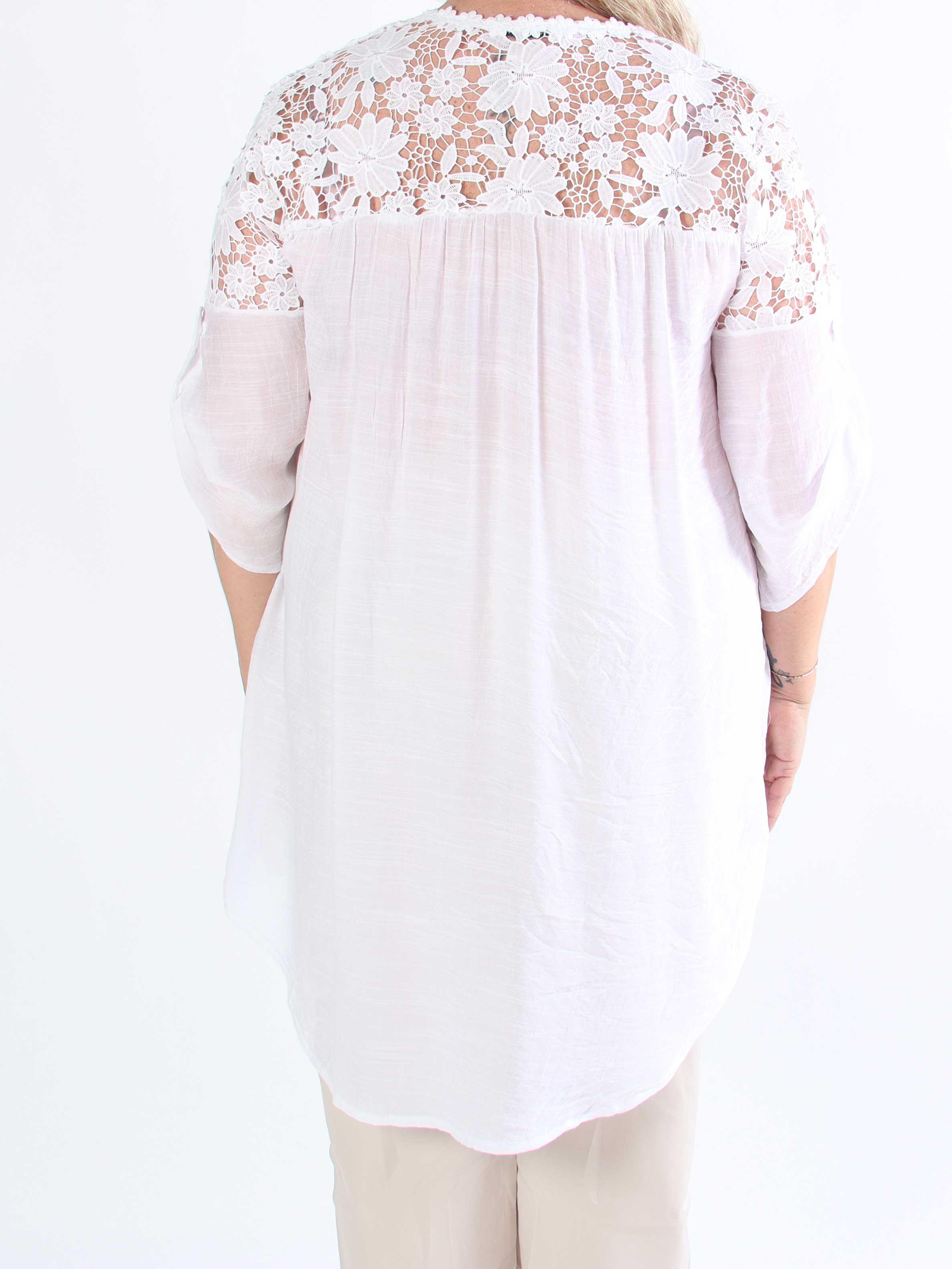 Rosalie - Söt feminin plus size-tunika med broderad rygg